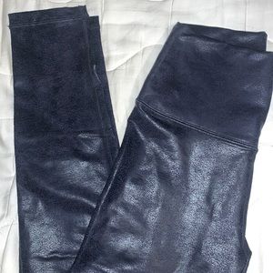 Aerie OFFLINE High Rise Crackle Foil legging in navy